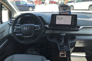 2024 Toyota Sienna – Braun Power Bifold - Available to Order