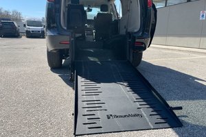 2023 Chrysler Grand Caravan w/ Braun R.E