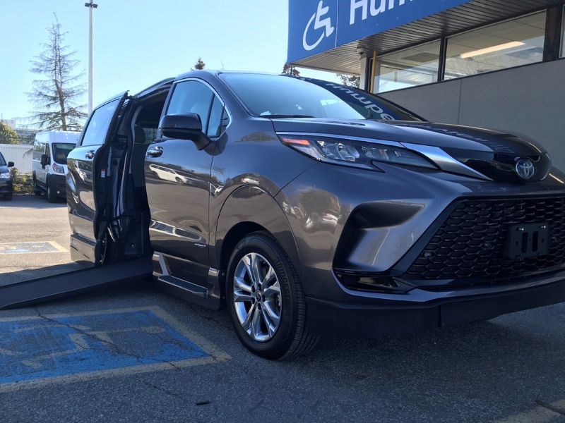 2022 Toyota Sienna with VMI Power Infloor