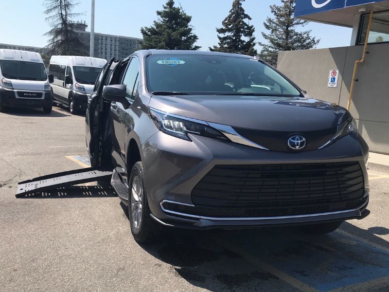 Available to Order - 2024 Toyota Sienna with Braun Power Bifold