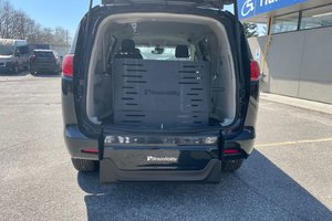2023 Chrysler Grand Caravan w/ Braun R.E